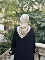 روسری ابریشم ژاکارد طرح پیونی رنگ کرم - تصویر 4