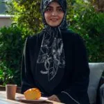 روسری ابریشم ژاکارد طرح گل سفید مشکی